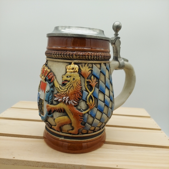 Vintage Ceramic Thewalt German Beer Stein with Lid Lions Rampant Renaissance - Picture 3 of 8